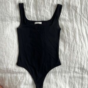 Babaton Contour Squareneck Bodysuit